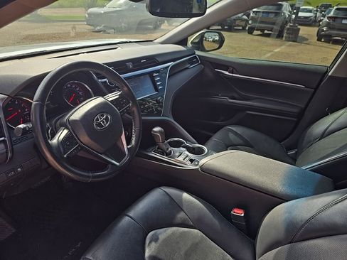 Used 2018 Toyota Camry XSE FWD image 11