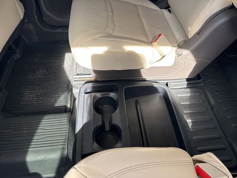 Used 2021 Ford Explorer Platinum image 16