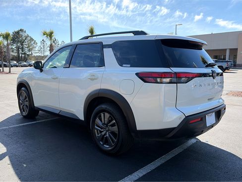 Certified 2024 Nissan Pathfinder SV FWD image 27