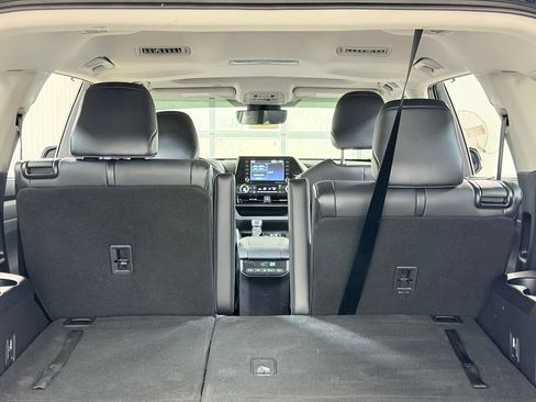 Used 2021 Toyota Highlander XLE AWD/4WD image 33