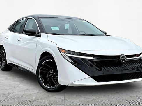 New 2026 Nissan Sentra SR FWD image 3