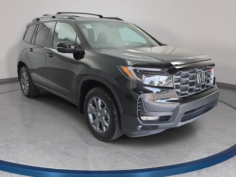 Certified 2025 Honda Passport TrailSport image 3
