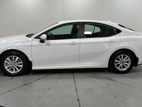 Used 2026 Toyota Camry LE w/ Convenience Package image 8