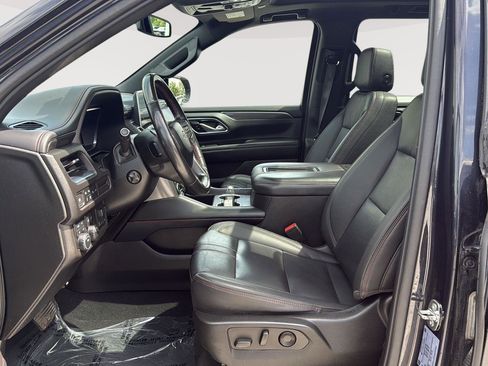 Used 2022 Chevrolet Suburban RST w/ Sport Performance Package AWD/4WD image 4
