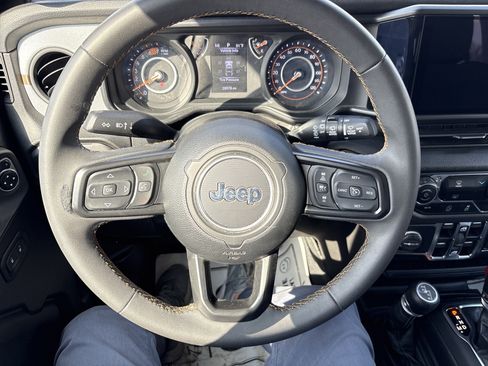 Used 2024 Jeep Wrangler Unlimited Sport AWD/4WD image 23