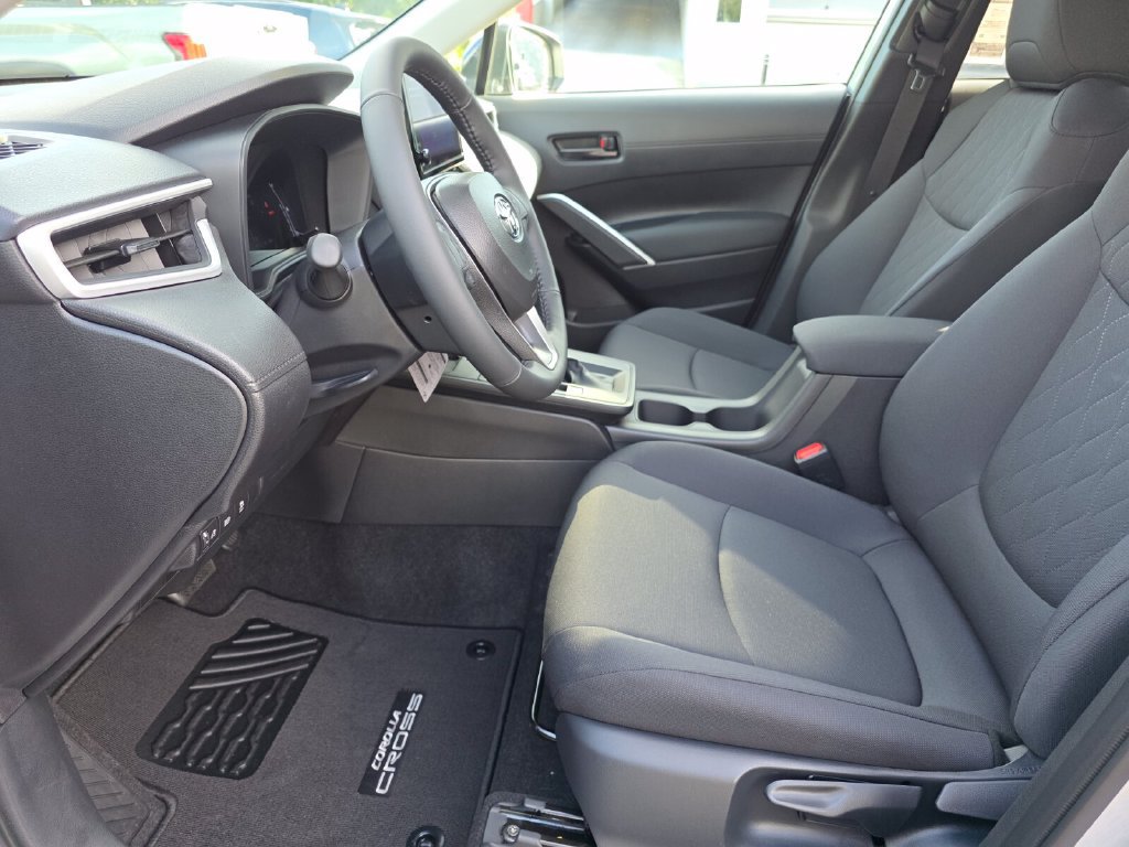 New 2026 Toyota Corolla Cross LE FWD image 24
