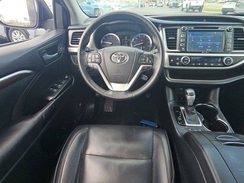 Used 2015 Toyota Highlander Limited w/ Driver Technology Package AWD/4WD image 9