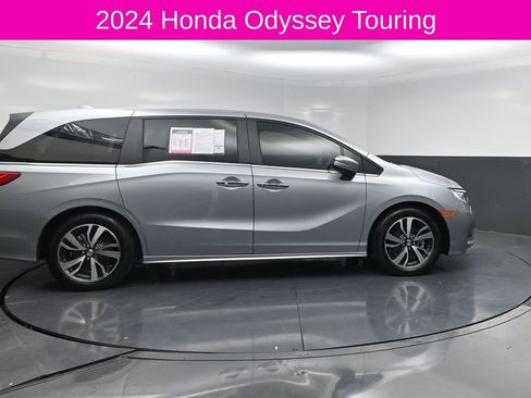 Used 2024 Honda Odyssey Touring image 4