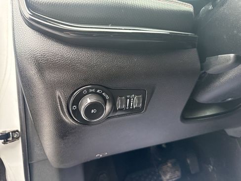 Used 2024 Jeep Compass Trailhawk image 17