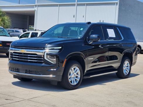 Used 2025 Chevrolet Tahoe LT AWD/4WD image 3