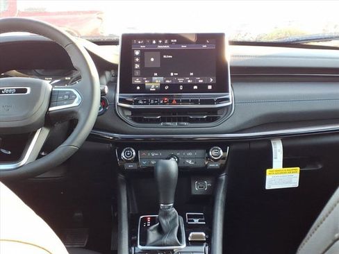 New 2026 Jeep Compass Latitude image 7