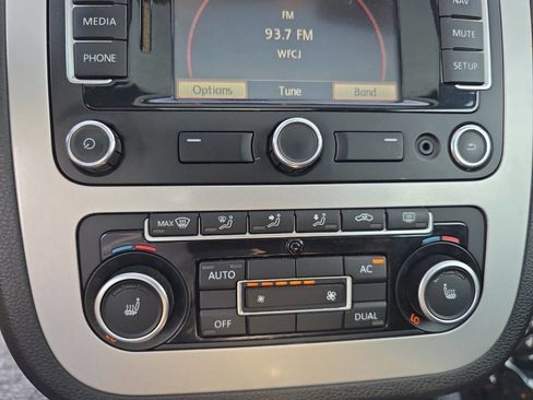 Used 2012 Volkswagen Eos Lux image 33