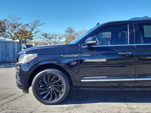 Used 2021 Lincoln Navigator L Reserve image 10