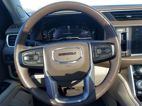 Used 2023 GMC Yukon Denali image 16