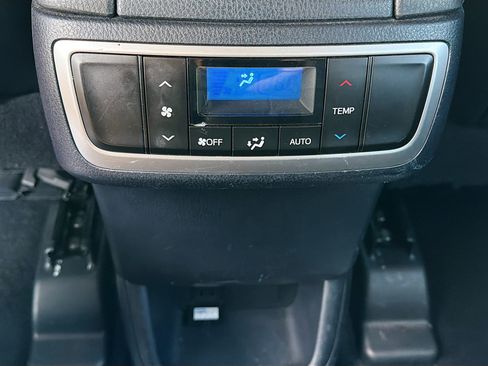Used 2016 Toyota Highlander XLE AWD/4WD image 19