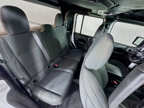 Used 2021 Jeep Gladiator Willys image 26