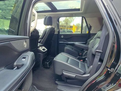 Used 2025 Lincoln Navigator Reserve AWD/4WD image 7