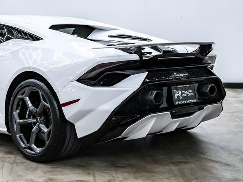 Used 2023 Lamborghini Huracan Tecnica image 11