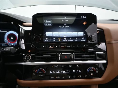 Used 2024 Nissan Pathfinder Platinum image 8