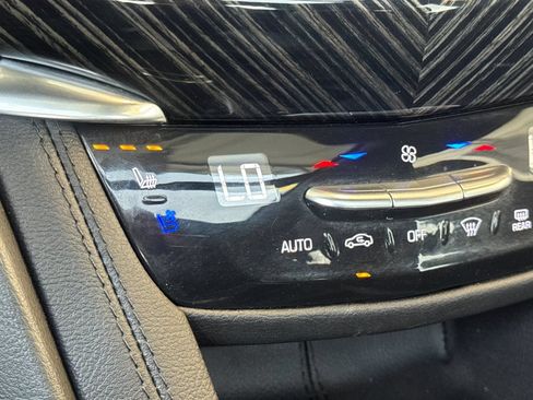 Certified 2025 Cadillac XT6 Premium Luxury FWD image 29