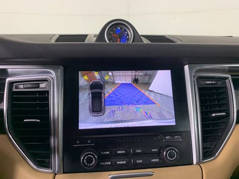 Used 2017 Porsche Macan Base image 25