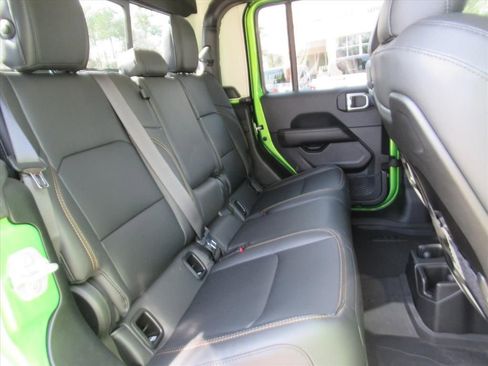 Used 2025 Jeep Gladiator Sport image 32