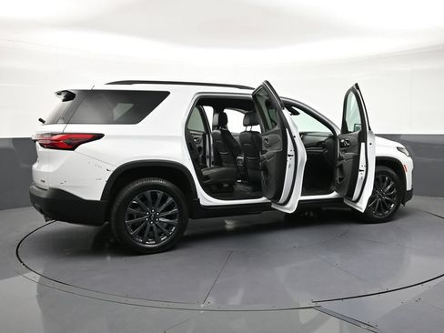 Certified 2023 Chevrolet Traverse RS w/ LPO, Floor Liner Package AWD/4WD image 32