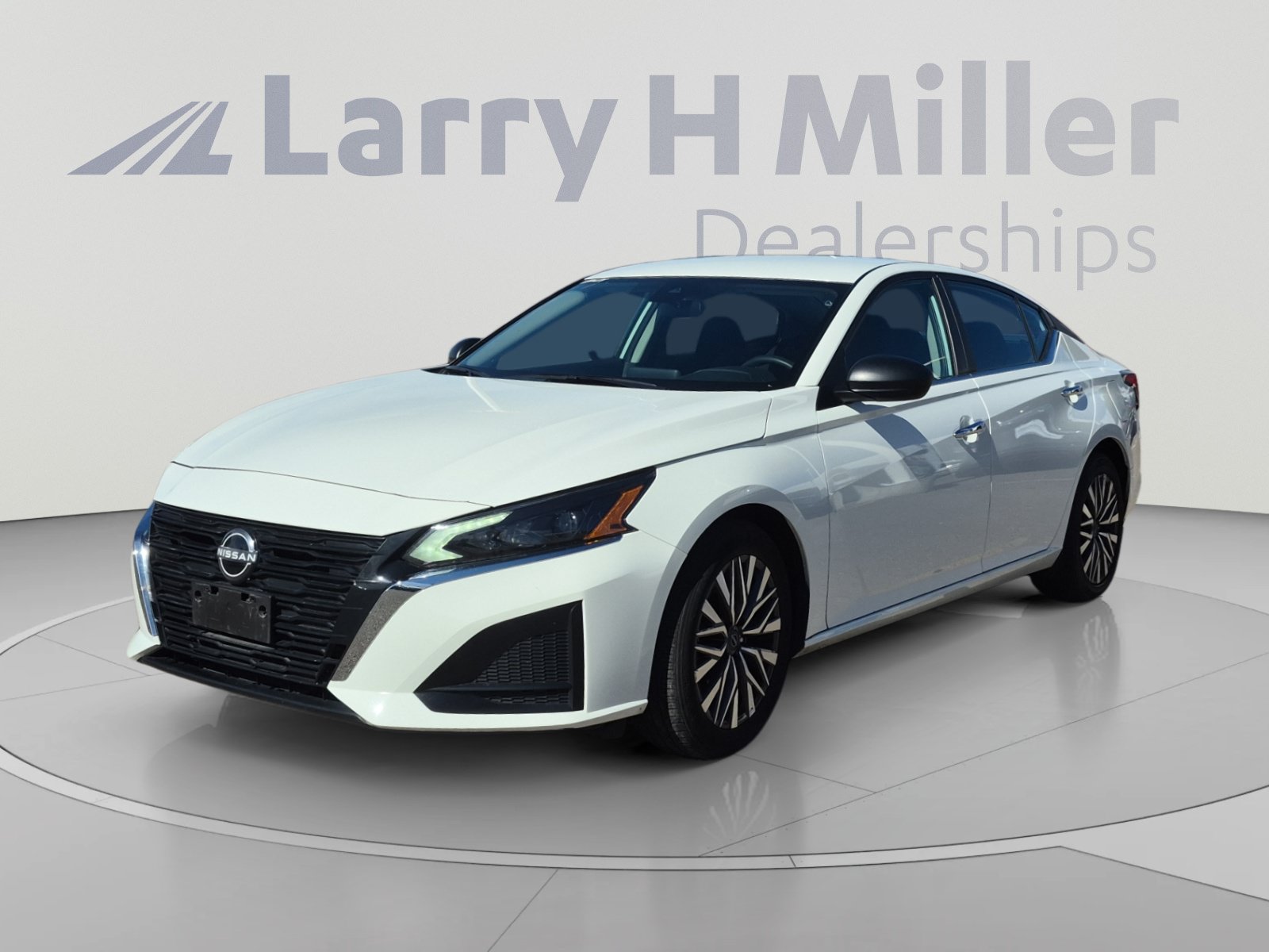 Used 2025 Nissan Altima 2.5 SV FWD image 1
