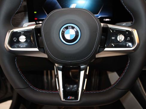 New 2025 BMW i7 M70 w/ Executive Package image 21