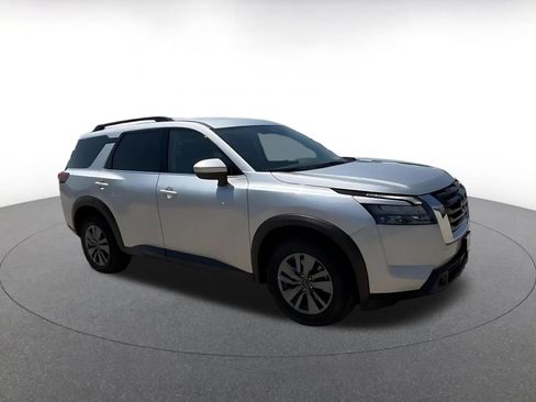 Used 2025 Nissan Pathfinder SV AWD/4WD image 2