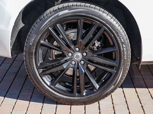 Used 2018 Volvo XC60 T8 R-Design w/ Convenience Package image 10