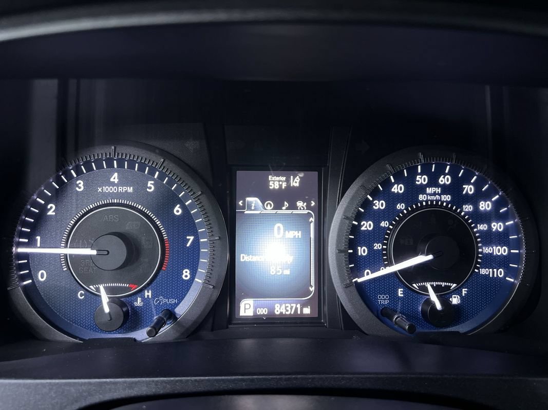 Used 2020 Toyota Sienna XLE w/ XLE Navigation Package FWD image 17