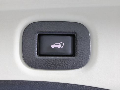 Certified 2020 Nissan Rogue SV w/ Premium Package image 18