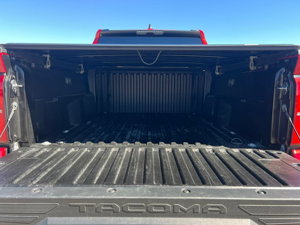 Used 2025 Toyota Tacoma SR5 AWD/4WD image 9