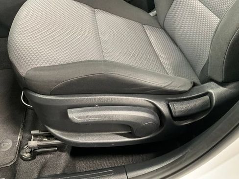 Used 2025 Kia Soul LX w/ LX Technology Package FWD image 28