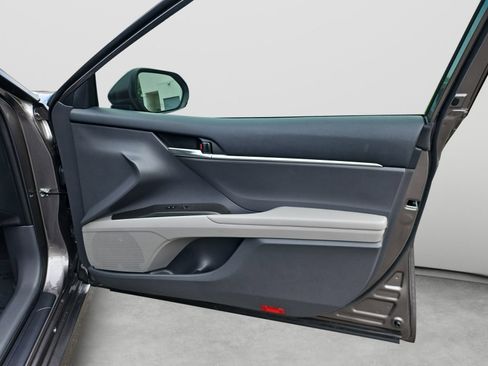 Used 2022 Toyota Camry LE FWD image 36