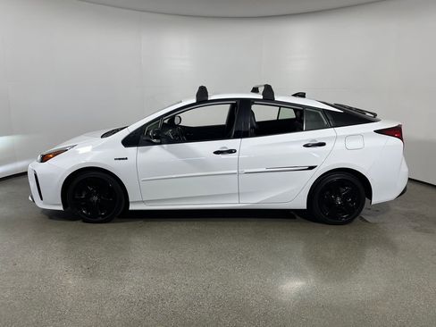 Certified 2022 Toyota Prius FWD image 6