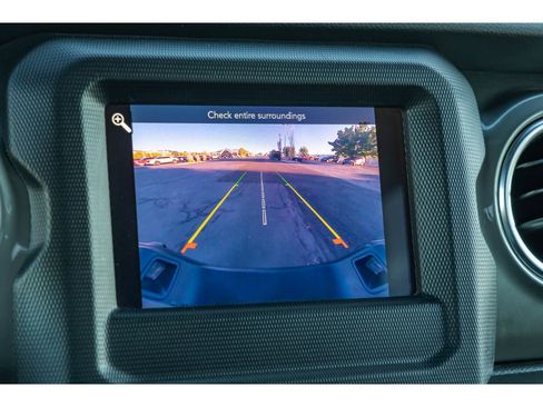 Used 2020 Jeep Gladiator Overland w/ Trailer Tow Package image 24