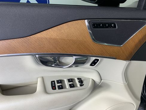 Used 2021 Volvo XC90 T5 Momentum w/ Protection Package FWD image 15