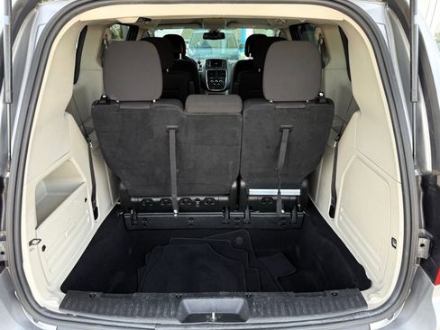 Used 2018 Dodge Grand Caravan SE w/ UConnect Hands-Free Group image 37