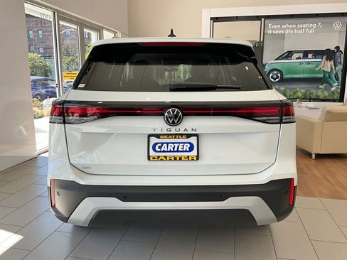 New 2025 Volkswagen Tiguan SE image 5