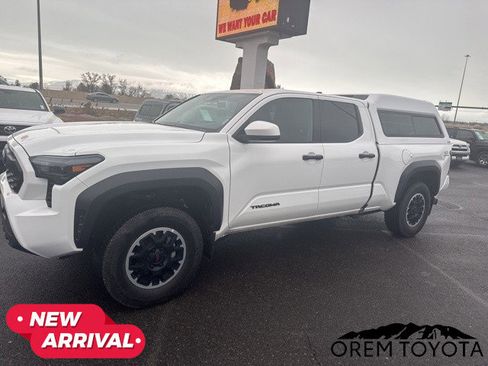 Used 2024 Toyota Tacoma TRD Off-Road image 13