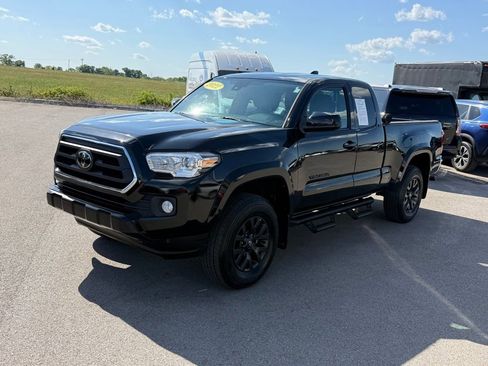 Used 2022 Toyota Tacoma SR5 w/ SR5 Appearance Package (SM) AWD/4WD image 36
