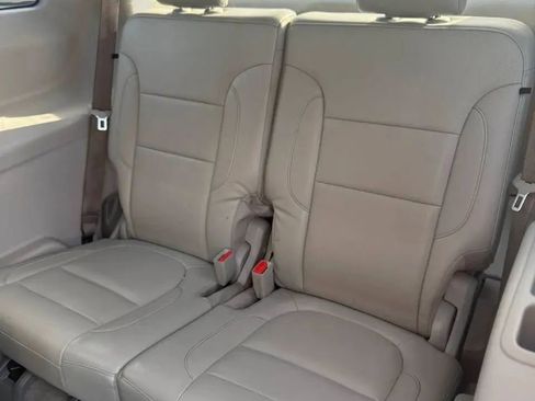 Used 2019 GMC Acadia SLT w/ LPO, Floor Liner Package FWD image 12