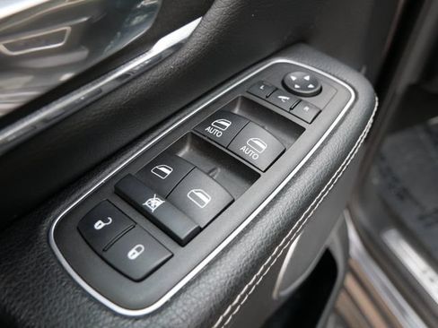 Used 2022 RAM 1500 Laramie AWD/4WD image 17