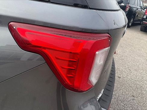 Used 2022 Ford Explorer XLT image 30