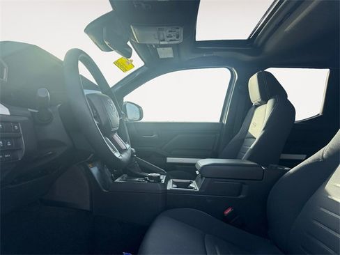 Used 2024 Toyota Tacoma TRD Off-Road image 9