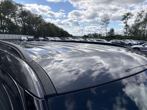 Used 2020 Ford Explorer XLT image 16