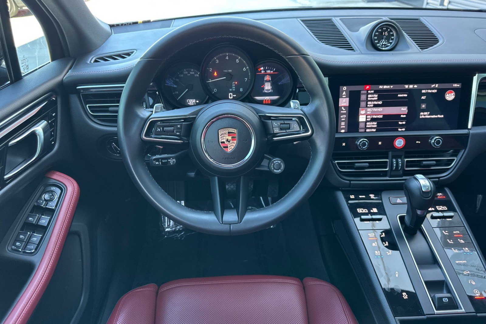 Certified 2024 Porsche Macan AWD/4WD image 14