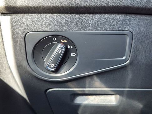 Certified 2024 Volkswagen Tiguan SE image 25